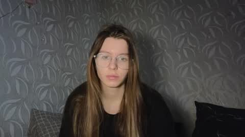 Snapshot of juicy_mystery chatting on November 23, 8:25 am laura online show from November 23, 8:25 am