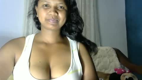Snapshot of juicy_pretty chatting on May 19, 3:46 am stellah online show from May 19, 3:46 am