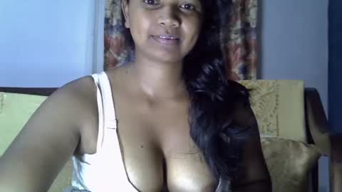 Snapshot of juicy_pretty chatting on June 21, 3:20 am stellah online show from June 21, 3:20 am