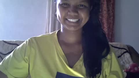 Snapshot of juicy_pretty chatting on June 23, 8:12 am stellah online show from June 23, 8:12 am