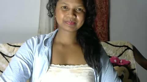 Snapshot of juicy_pretty chatting on July 14, 1:52 am stellah online show from July 14, 1:52 am