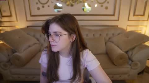 Snapshot of juicy_secrets_054 chatting on February 13, 11:28 am Elza online show from February 13, 11:28 am