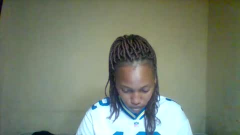 Snapshot of juicyicequeen chatting on March 16, 3:01 am juicyicequeen online show from March 16, 3:01 am