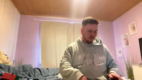 Snapshot of jules0612 chatting on February 20, 11:31 am jules0612 online show from February 20, 11:31 am