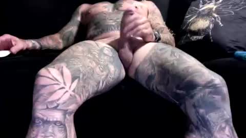 Snapshot of jules23tats chatting on October 6, 7:50 am jules23tats online show from October 6, 7:50 am