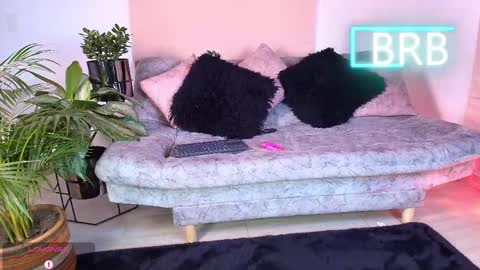 Jules and Gia online show from January 11, 4:23 pm