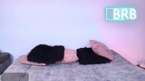 Jules and Gia online show from March 3, 9:15 am