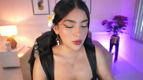 Jules Bennett online show from December 5, 11:30 am