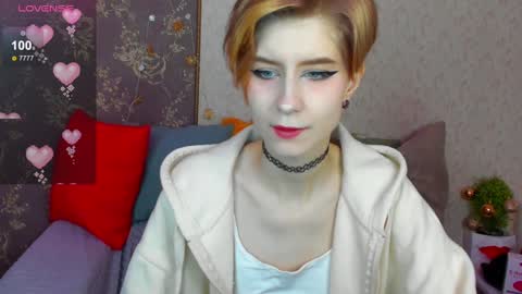 Snapshot of julescrown chatting on December 8, 1:02 am Jules online show from December 8, 1:02 am