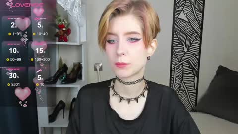 Snapshot of julescrown chatting on December 13, 1:04 am Jules online show from December 13, 1:04 am