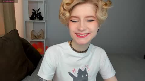 Snapshot of julescrown chatting on September 30, 1:21 am Jules online show from September 30, 1:21 am