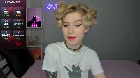 Snapshot of julescrown chatting on October 7, 12:19 am Jules online show from October 7, 12:19 am