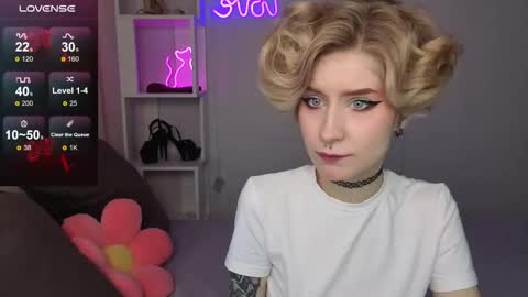 Snapshot of julescrown chatting on October 12, 1:15 am Jules online show from October 12, 1:15 am