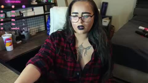 Snapshot of julesssnextdoor chatting on October 6, 6:33 am Julesss online show from October 6, 6:33 am