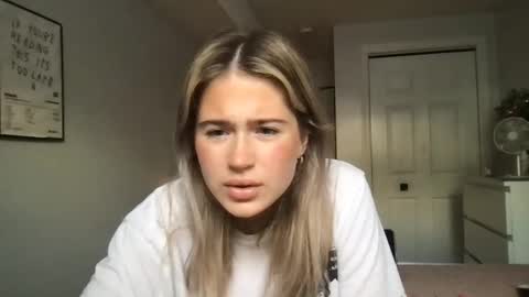 Snapshot of julessummers chatting on December 16, 7:41 pm julessummers online show from December 16, 7:41 pm