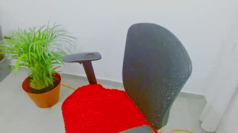 Snapshot of juli_69 chatting on December 17, 9:37 am Juliana Torres online show from December 17, 9:37 am