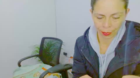 Snapshot of juli_69 chatting on December 19, 12:17 am Juliana Torres online show from December 19, 12:17 am