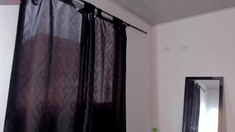 Snapshot of juli_hairy chatting on March 6, 4:17 pm Juli Modelo Independiente online show from March 6, 4:17 pm
