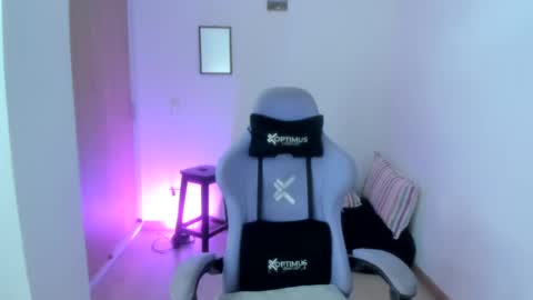 Snapshot of juli_santos_22 chatting on June 30, 2:29 pm juli_santos_22 online show from June 30, 2:29 pm