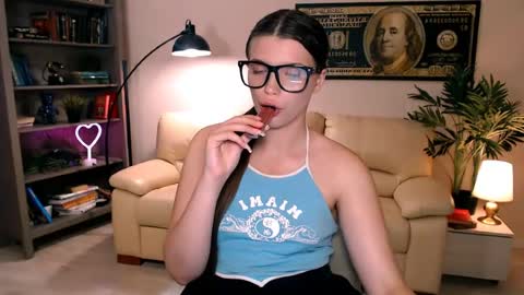 julia485262 online show from July 12, 8:33 pm