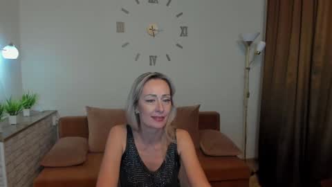 julia__cherry_ online show from February 1, 4:54 pm