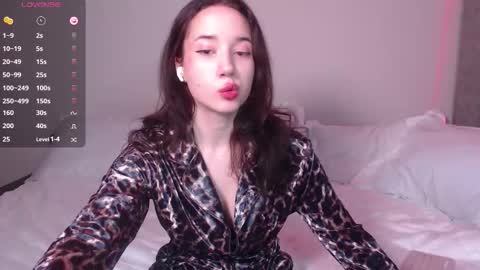 Julia online show from November 11, 5:02 pm