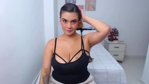 Snapshot of julia_gray_ chatting on February 9, 6:47 pm julia online show from February 9, 6:47 pm