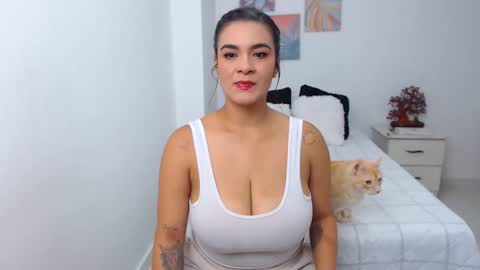 Snapshot of julia_gray_ chatting on March 1, 8:56 am julia online show from March 1, 8:56 am