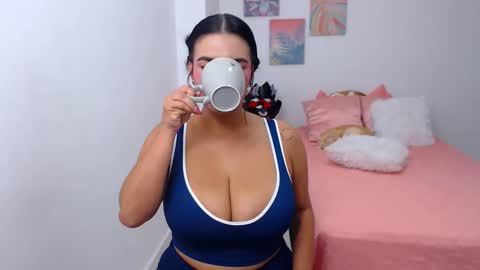 Snapshot of julia_gray_ chatting on December 3, 5:04 am julia online show from December 3, 5:04 am