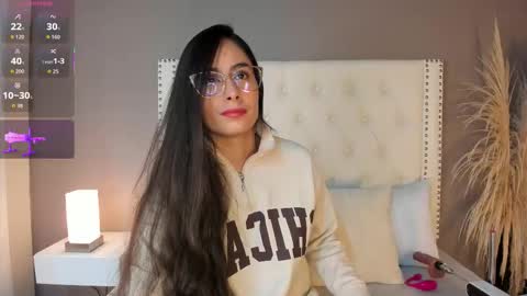 J U L IA   M A R T I N E Z online show from February 2, 11:31 am