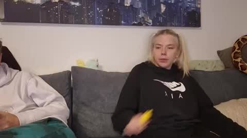 Snapshot of julia_official chatting on November 9, 8:07 pm julia_official online show from November 9, 8:07 pm