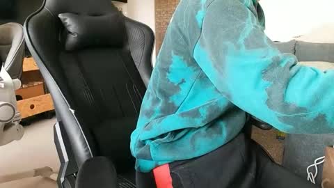 julia_official online show from February 21, 9:32 am