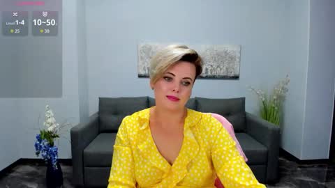 Snapshot of julia_wilsons chatting on October 3, 11:51 am Julia online show from October 3, 11:51 am