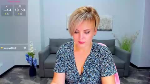 Snapshot of julia_wilsons chatting on October 22, 6:24 am Julia online show from October 22, 6:24 am