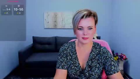 Snapshot of julia_wilsons chatting on November 23, 7:19 am Julia online show from November 23, 7:19 am