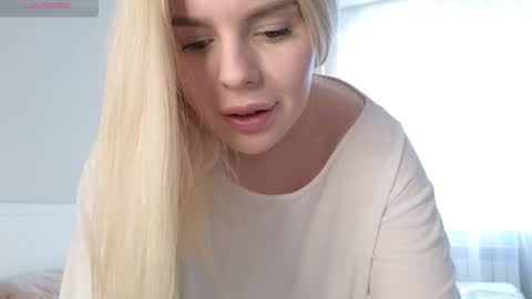 Molly online show from January 3, 6:22 am