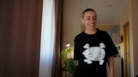 Molly online show from March 25, 2:56 pm