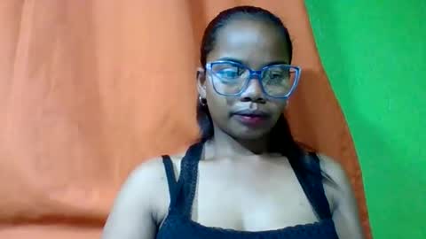 Snapshot of juliah02 chatting on May 27, 5:15 am juliah02 online show from May 27, 5:15 am