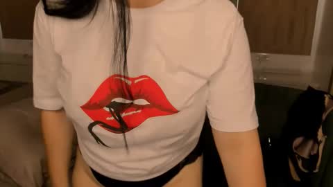 Snapshot of juliamillss chatting on November 21, 12:21 am juliamillss online show from November 21, 12:21 am