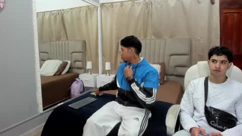 julian billy online show from February 6, 11:43 am