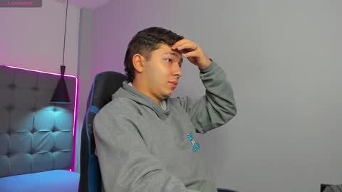 Snapshot of julian_smith21 chatting on February 25, 12:15 pm julian_smith21 online show from February 25, 12:15 pm