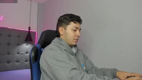 Snapshot of julian_smith21 chatting on February 27, 12:27 pm julian_smith21 online show from February 27, 12:27 pm