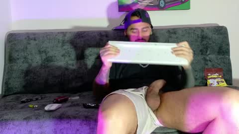 Julian independent model online show from April 5, 8:44 am