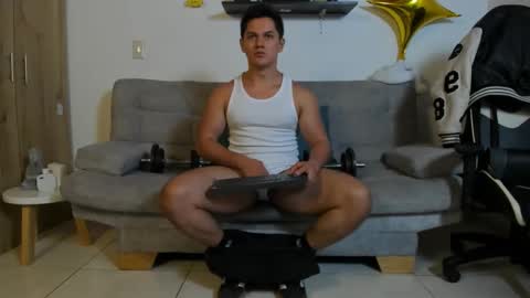 julian_wallace online show from September 30, 12:15 am