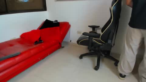 julian_wallace online show from February 28, 8:21 pm