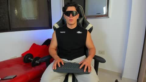 julian_wallace online show from March 6, 5:20 pm