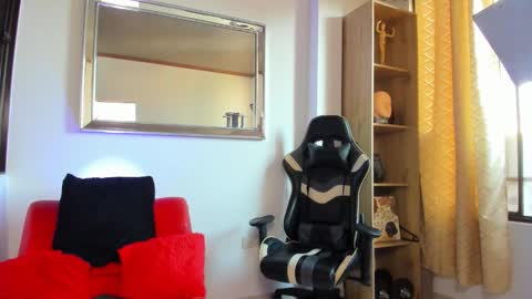 julian_wallace online show from March 19, 12:42 pm