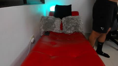 julian_wallace online show from March 24, 9:53 pm