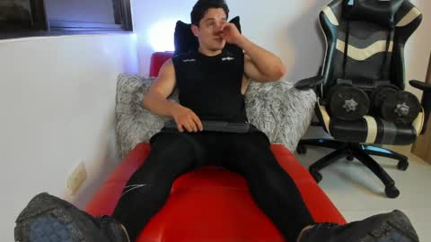 julian_wallace online show from April 10, 10:25 pm