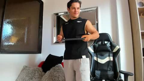 Snapshot of julian_wallace chatting on April 18, 6:23 pm julian_wallace online show from April 18, 6:23 pm